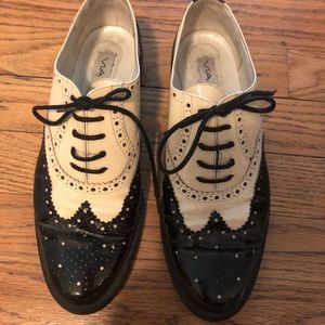 Via Spiga wing tip black & white shoes. Size 7.